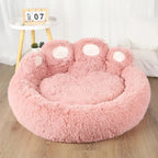 Cama rosa fofa em formato de pata para pets, ideal para conforto e descanso