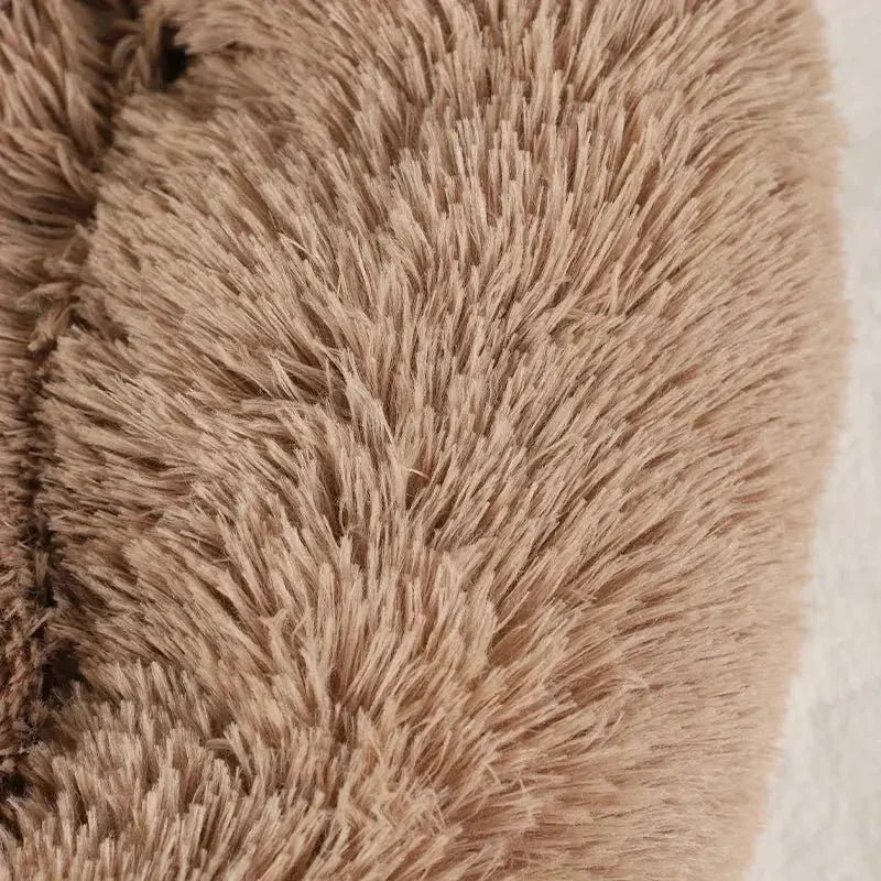 Brinquedo de pelúcia macia para pets, ideal para morder e brincar com conforto e segurança.