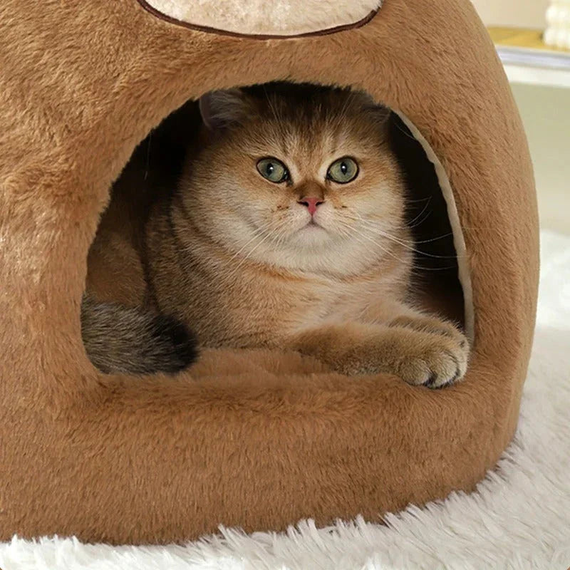 Gato em casa de pelúcia marrom, acessório confortável para pets